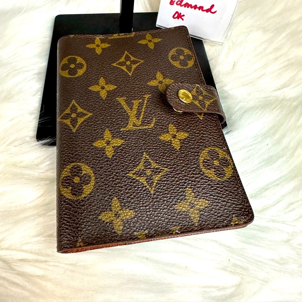 Planner / passport holder